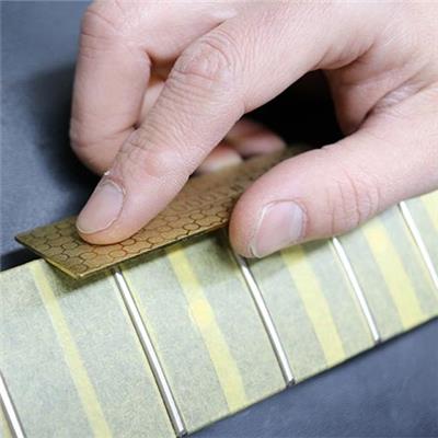 FEUILLE ADHESIVE PAPIER A PONCER GRAIN 1200 KOVAX