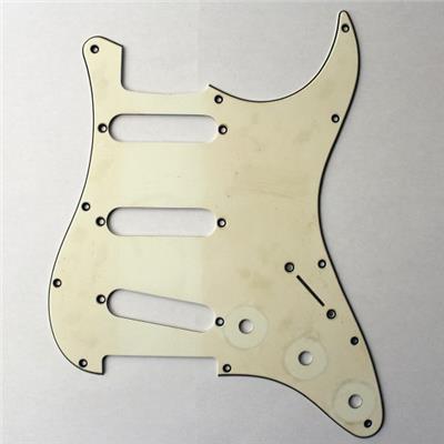PICKGUARD STRAT SSS 11 TROUS RELIC AGED WHITE 3 PLIS