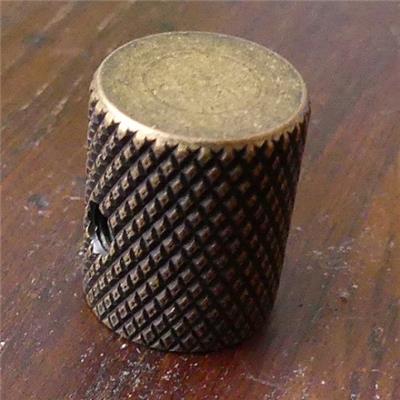 1 BOUTON DOME PLAT ANTIQUE BRASS 18x18x6.35mm