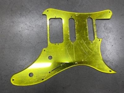 PICKGUARD VIGIER ORIGINAL CUSTOM HSS AVANT 2005 YELLOW MIRROR