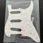 PICKGUARD STRAT SSS 8 TROUS WHITE PEARL WD MUSIC MINI SWITCH