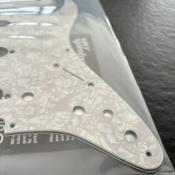 PICKGUARD STRAT SSS 8 TROUS WHITE PEARL WD MUSIC MINI SWITCH