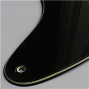 PICKGUARD STRAT 62 NON PERCE NOIR ET CREME