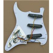 PICKGUARD STRAT SSS BLANC PRE-ASSEMBLE