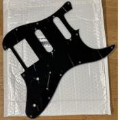 PICKGUARD STRATOCASTER SSH NOIR AVEC CAPOT JET GUITARS