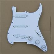 PICKGUARD STRAT SSS BLANC PRE-ASSEMBLE