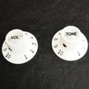 2 BOUTONS TYPE FENDER JAZZMASTER BLANCS 6.35mm