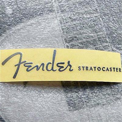 LOGO FENDER STRATOCASTER AUTOCOLLANT ARGENT