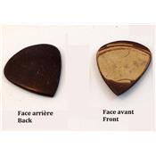 1 MEDIATOR CLAYTON NOIX DE COCO