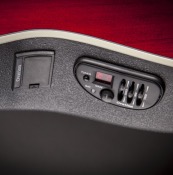 BOITIER VERTICAL POUR PILE 9V OVATION CELEBRITY ET AUTRES